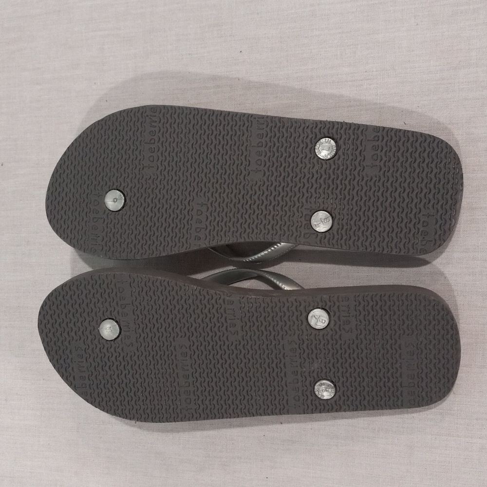 Flip Flops - Picture 4 of 9